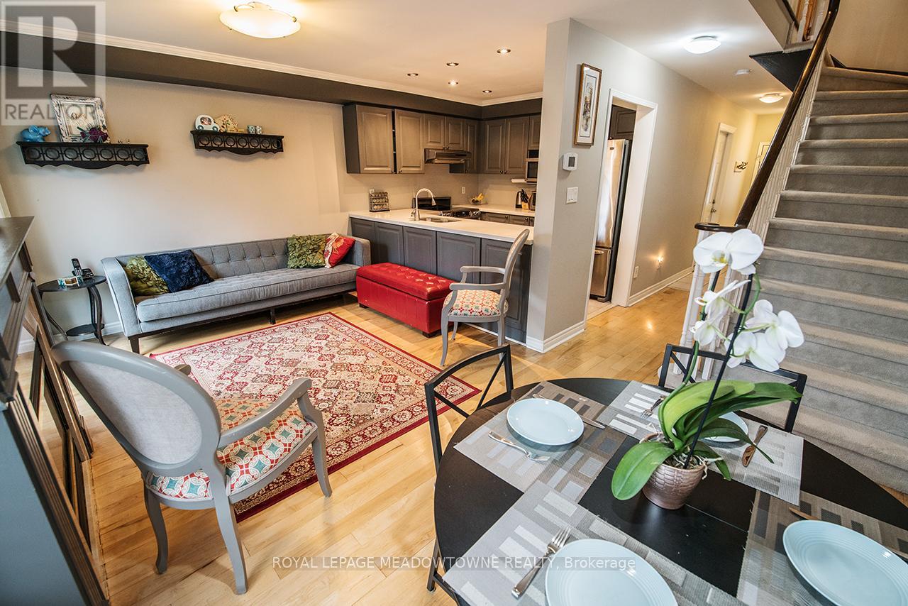 Photo 6 of 6867 Shade House Court N, Mississauga ON
