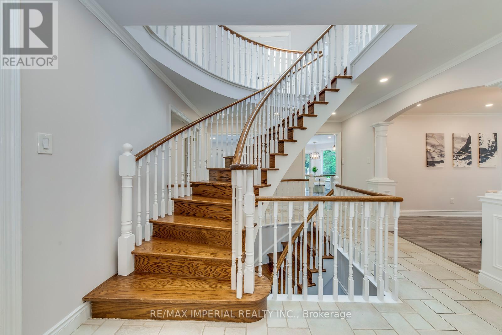 Photo 32 of 341 Acacia Court, Oakville ON