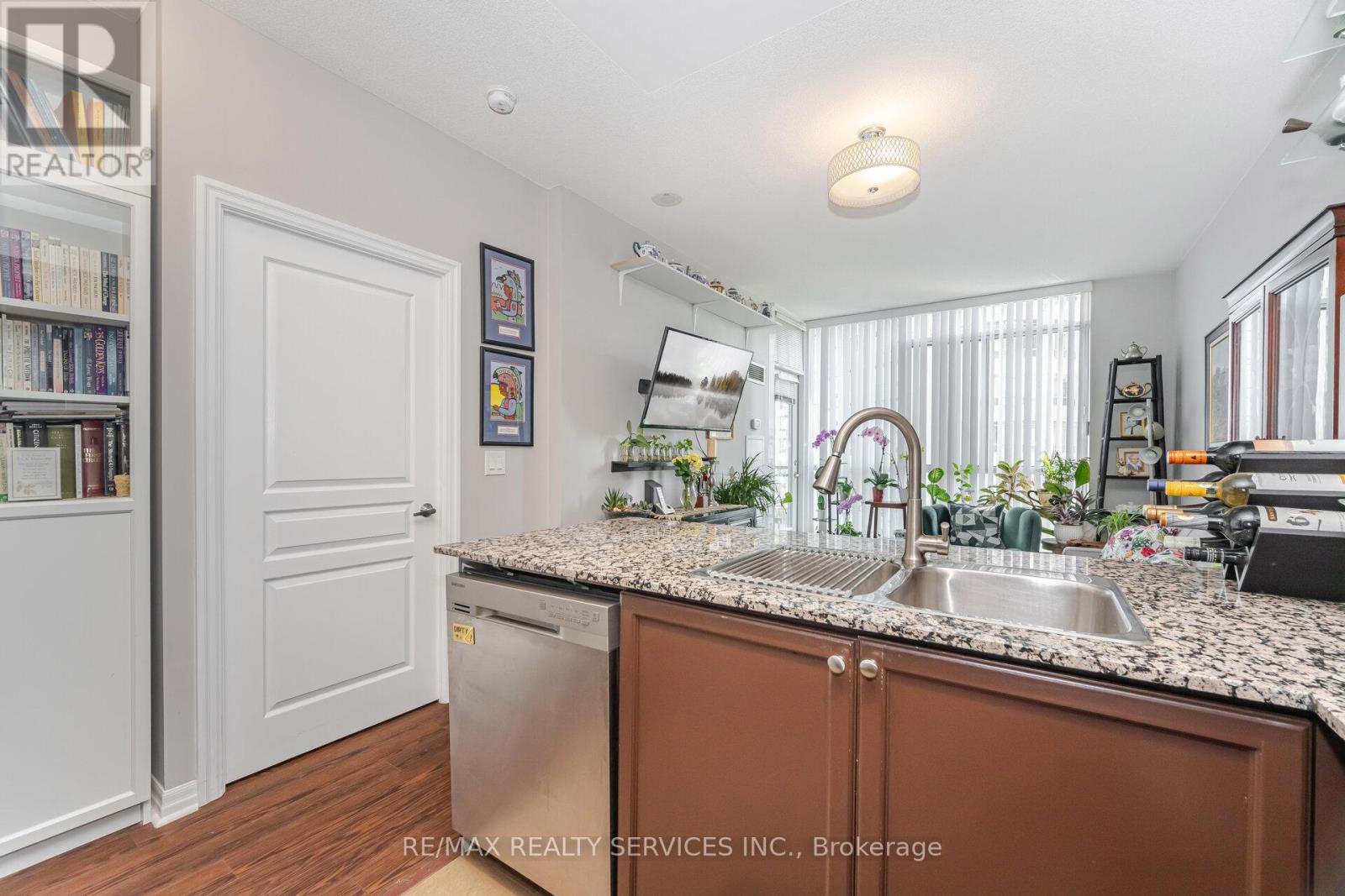 Photo 6 of 810 225 Webb Drive, Mississauga ON