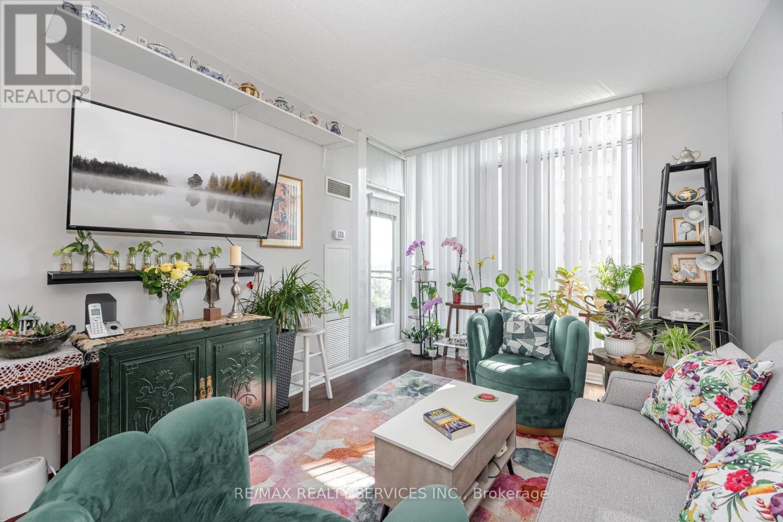 Photo 8 of 810 225 Webb Drive, Mississauga ON