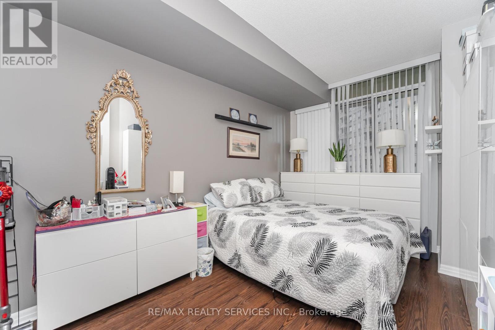 Photo 3 of 810 225 Webb Drive, Mississauga ON
