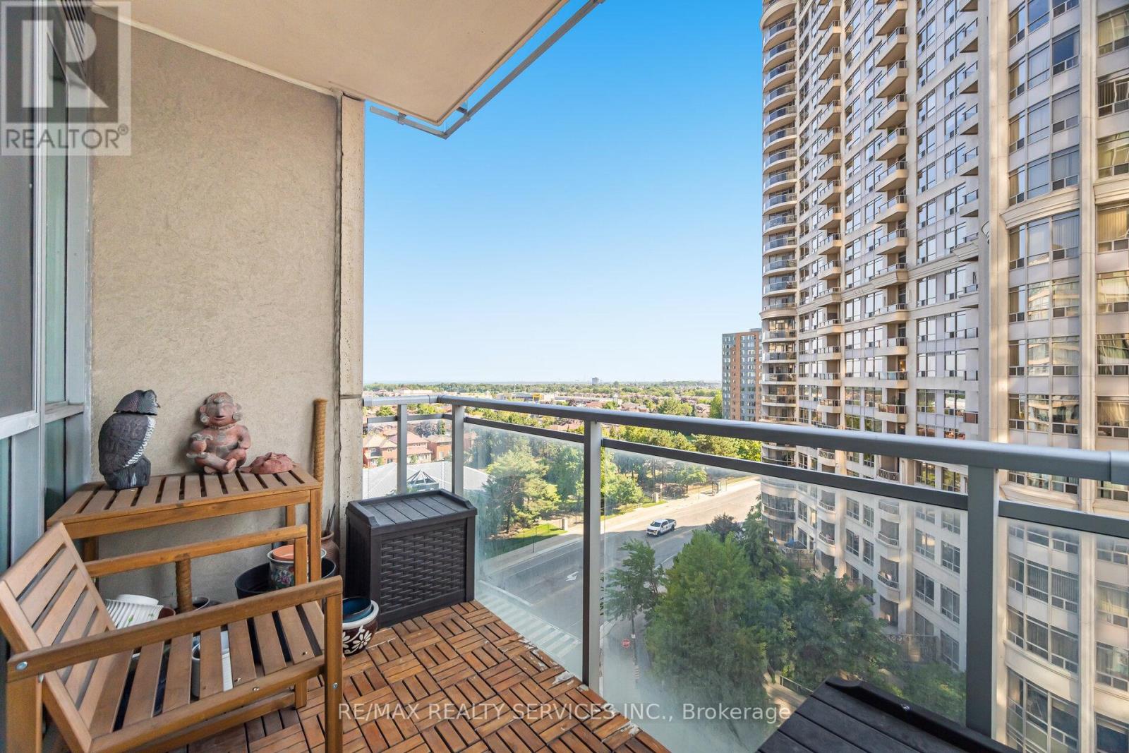 Photo 13 of 810 225 Webb Drive, Mississauga ON