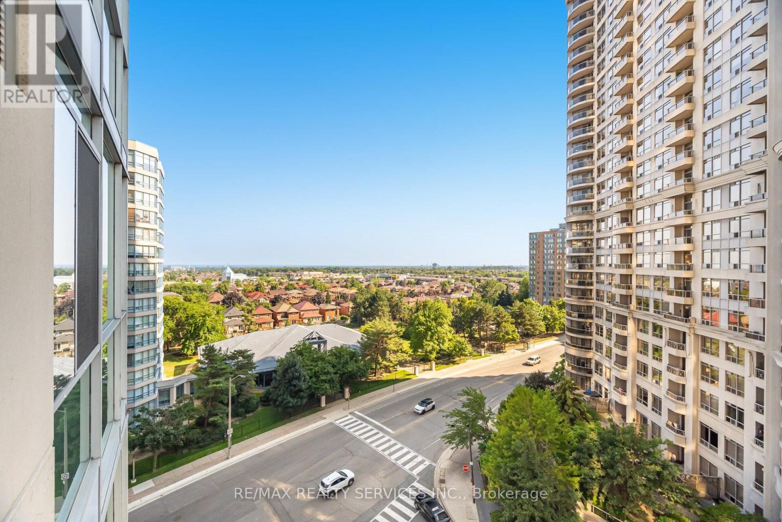 Photo 15 of 810 225 Webb Drive, Mississauga ON