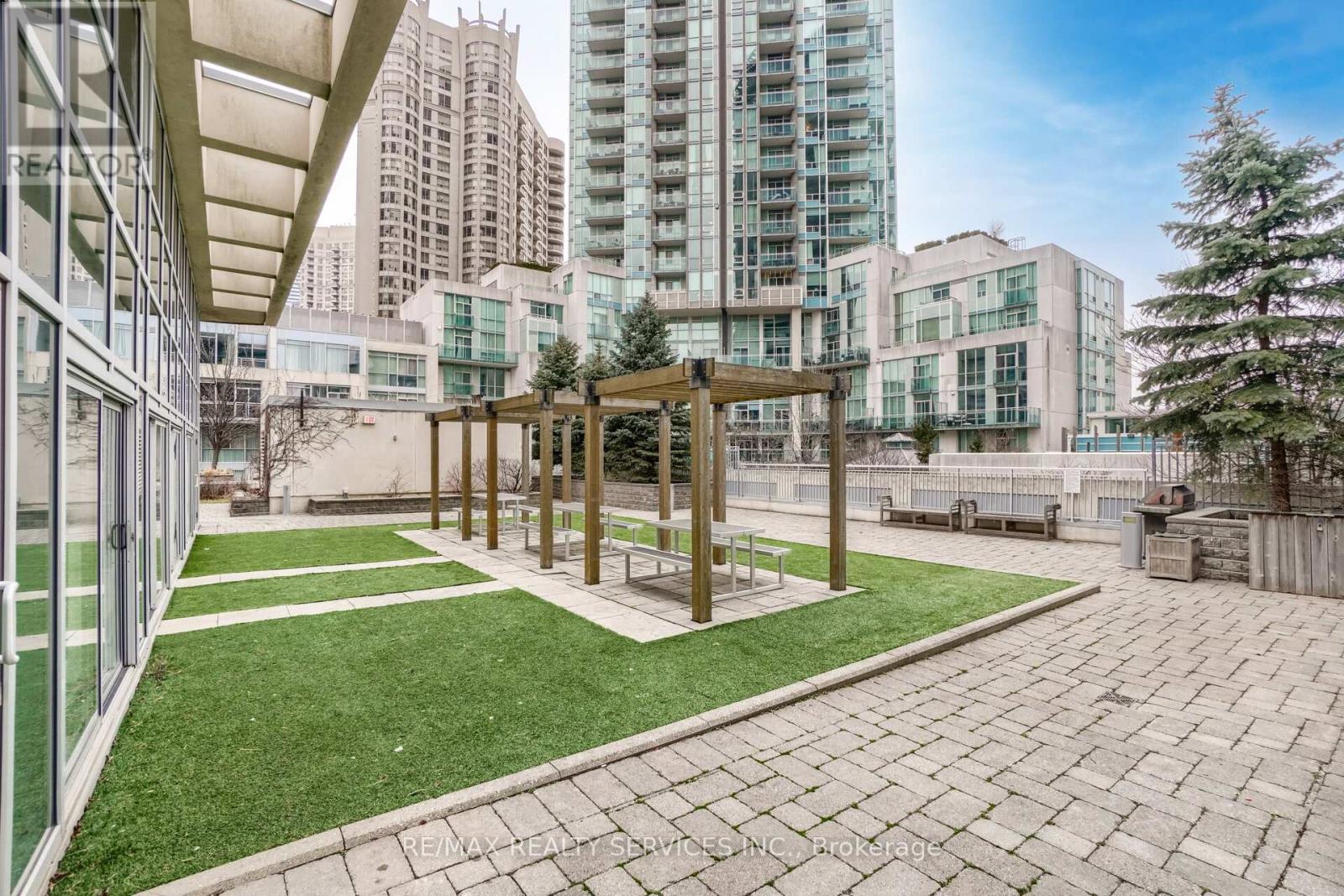 Photo 1 of 810 225 Webb Drive, Mississauga ON