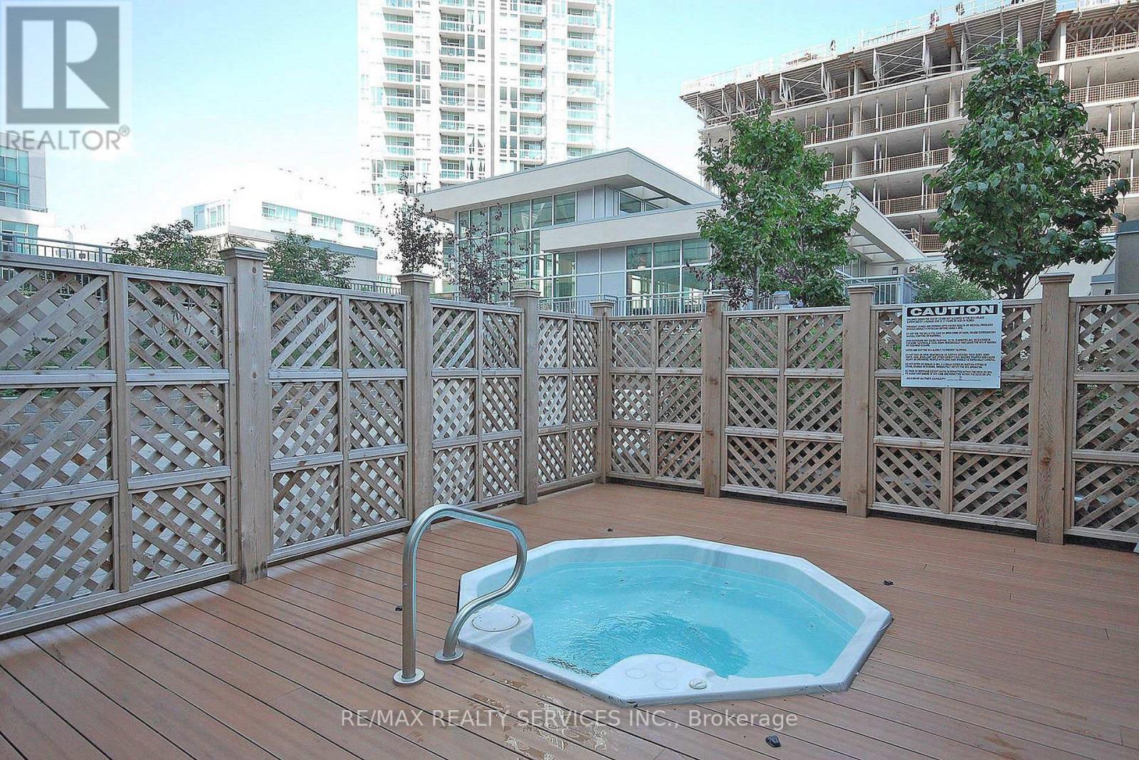 Photo 7 of 810 225 Webb Drive, Mississauga ON