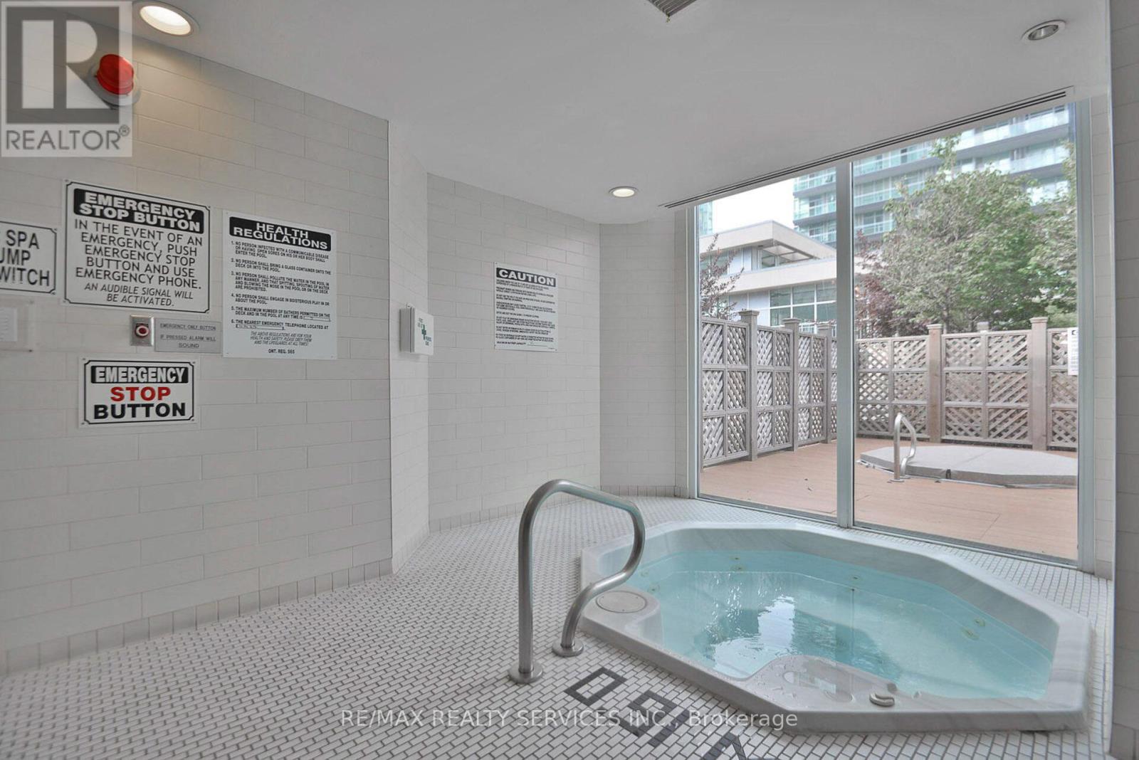 Photo 34 of 810 225 Webb Drive, Mississauga ON