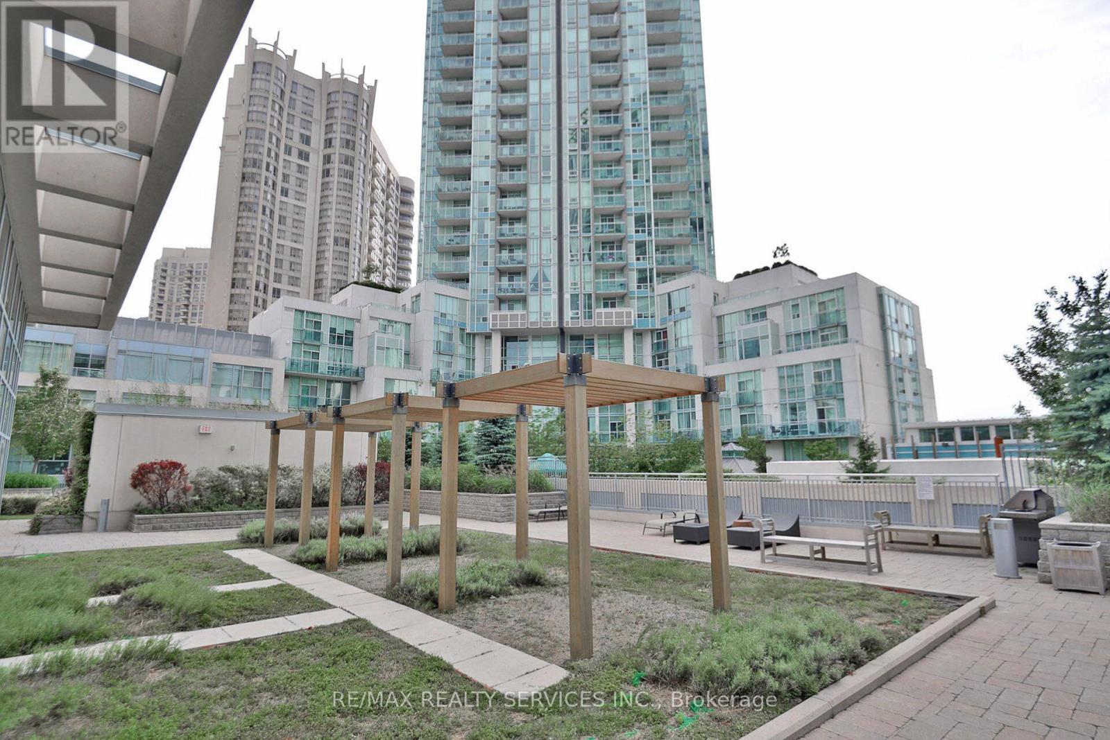 Photo 9 of 810 225 Webb Drive, Mississauga ON