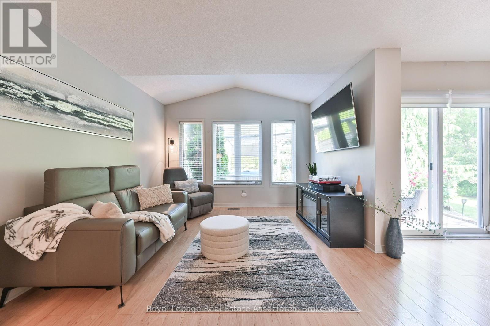 Photo 12 of 7514 Black Walnut Trail, Mississauga ON