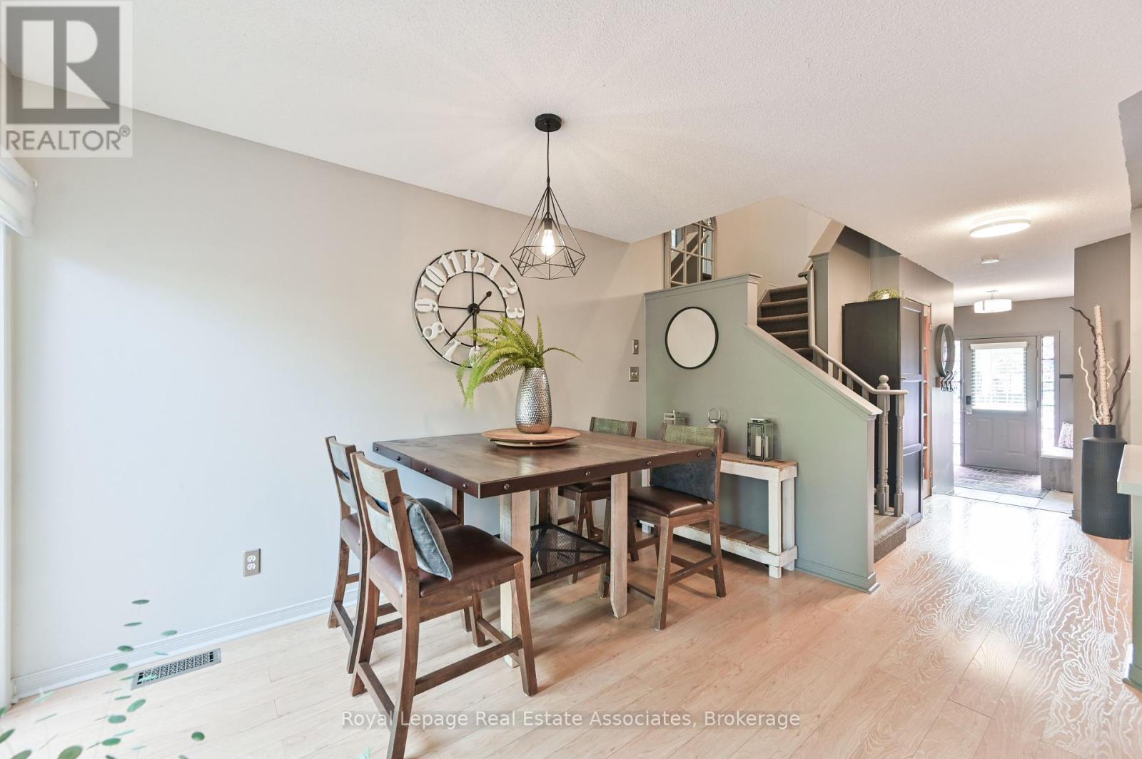 Photo 15 of 7514 Black Walnut Trail, Mississauga ON