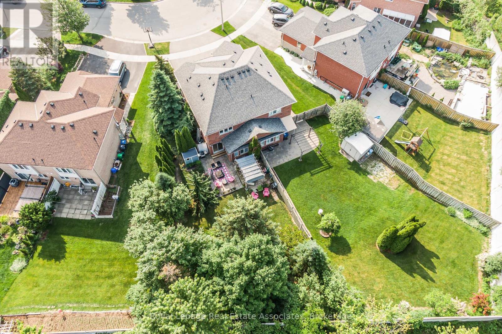 Photo 2 of 7514 Black Walnut Trail, Mississauga ON