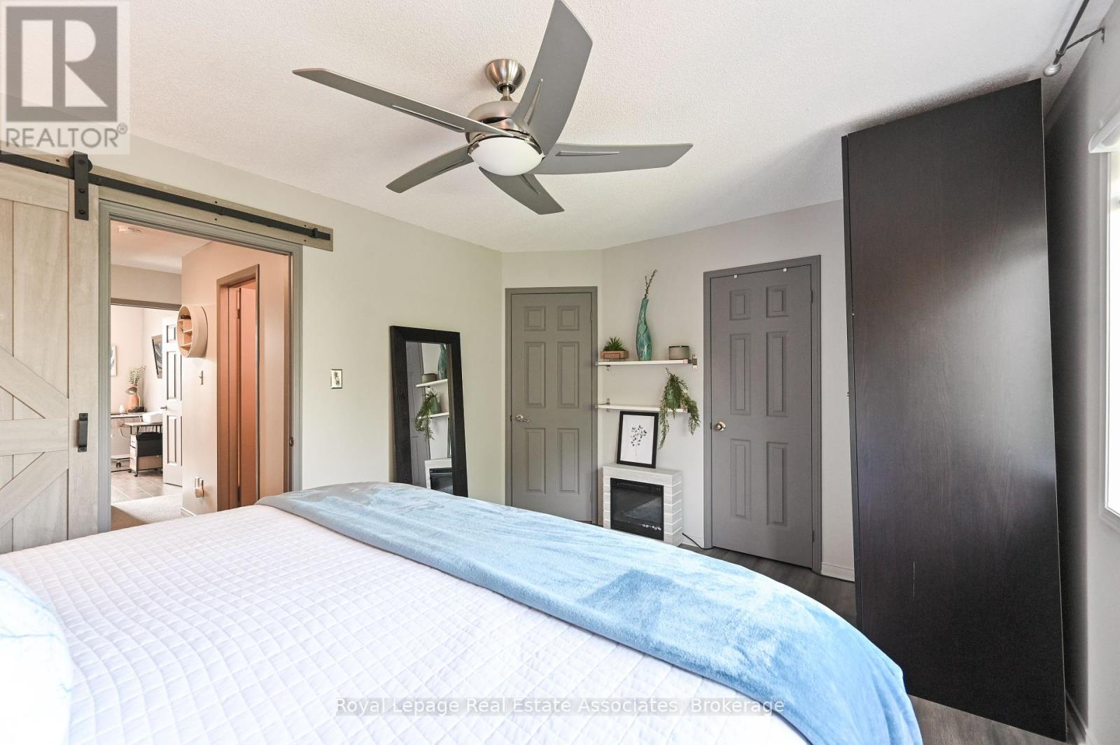 Photo 21 of 7514 Black Walnut Trail, Mississauga ON