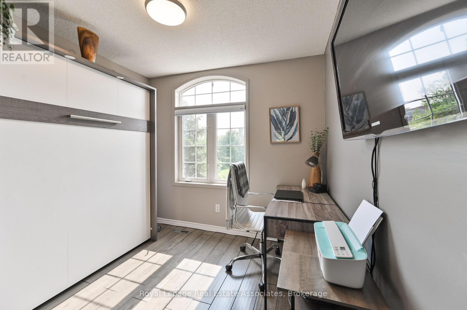 Photo 26 of 7514 Black Walnut Trail, Mississauga ON