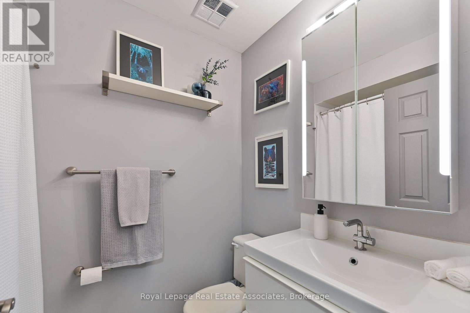 Photo 27 of 7514 Black Walnut Trail, Mississauga ON
