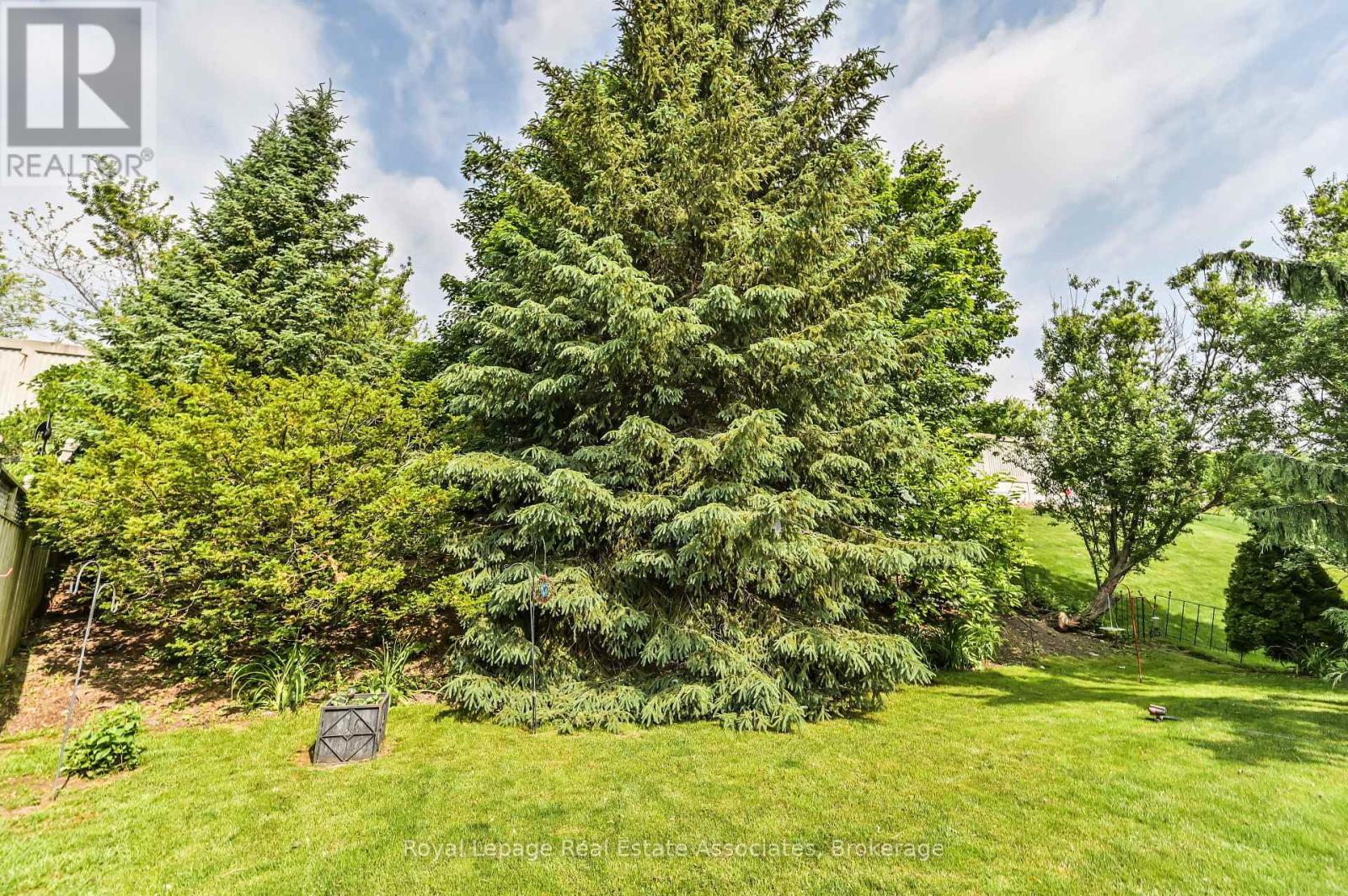 Photo 33 of 7514 Black Walnut Trail, Mississauga ON