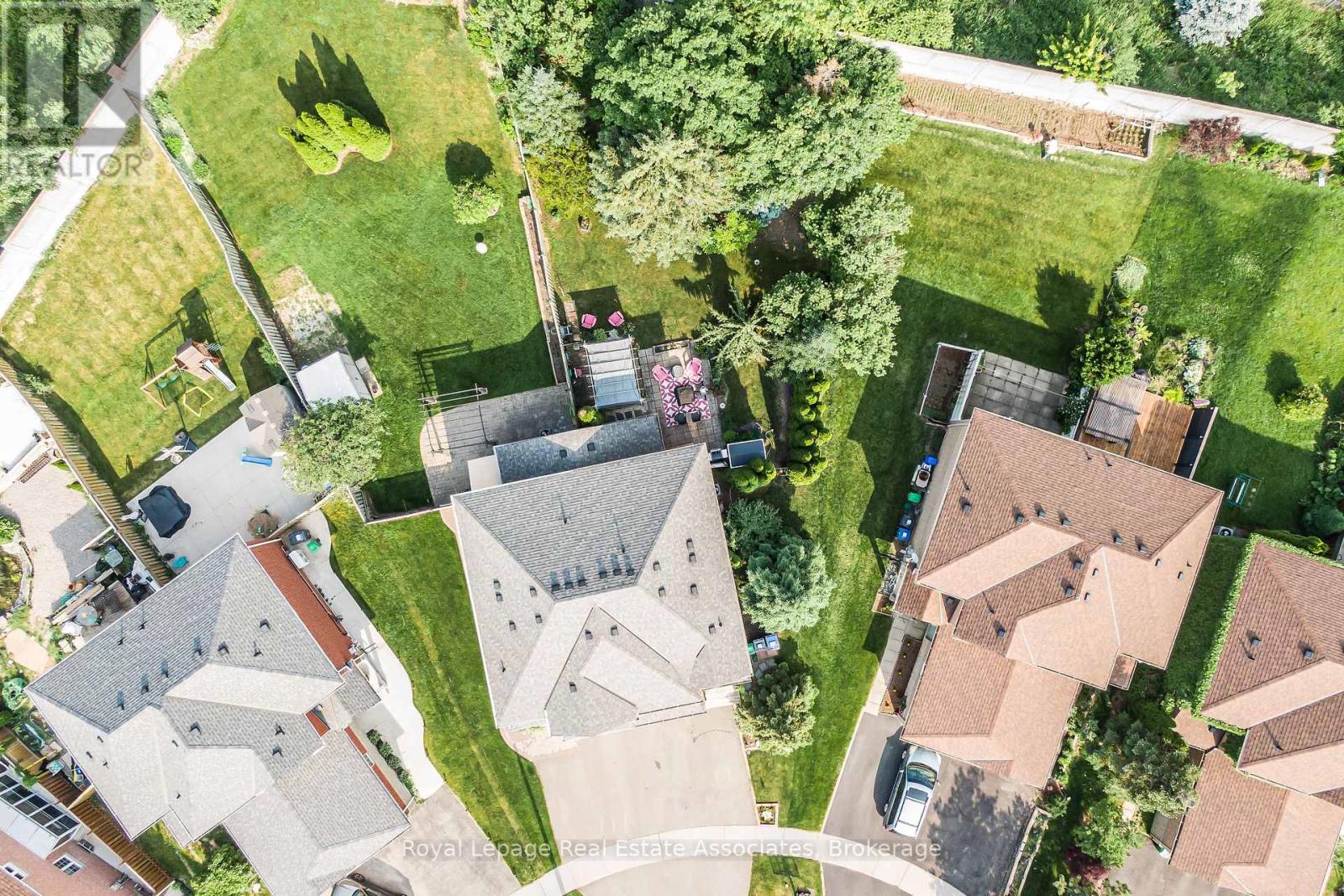 Photo 35 of 7514 Black Walnut Trail, Mississauga ON