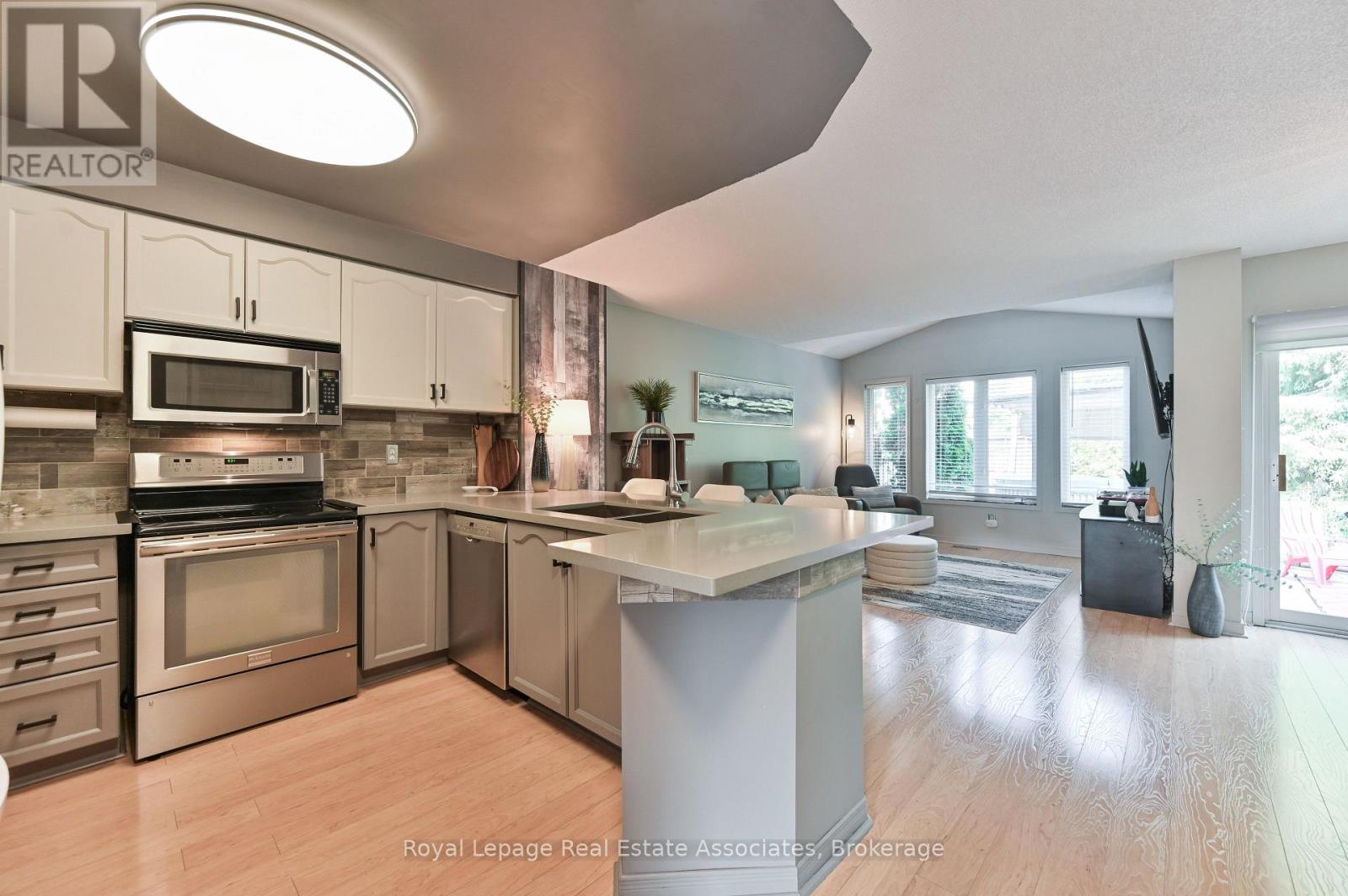 Photo 5 of 7514 Black Walnut Trail, Mississauga ON