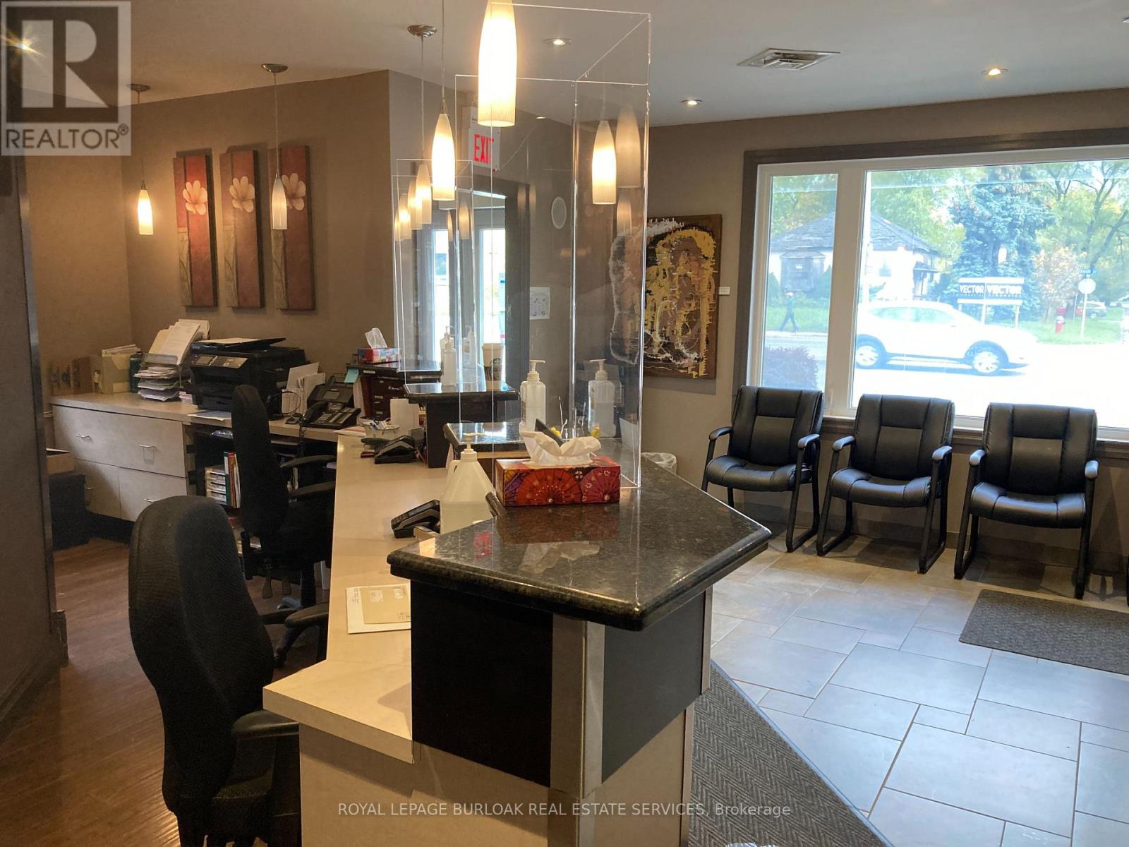 Photo 4 of 1066 Brant Street, Burlington ON