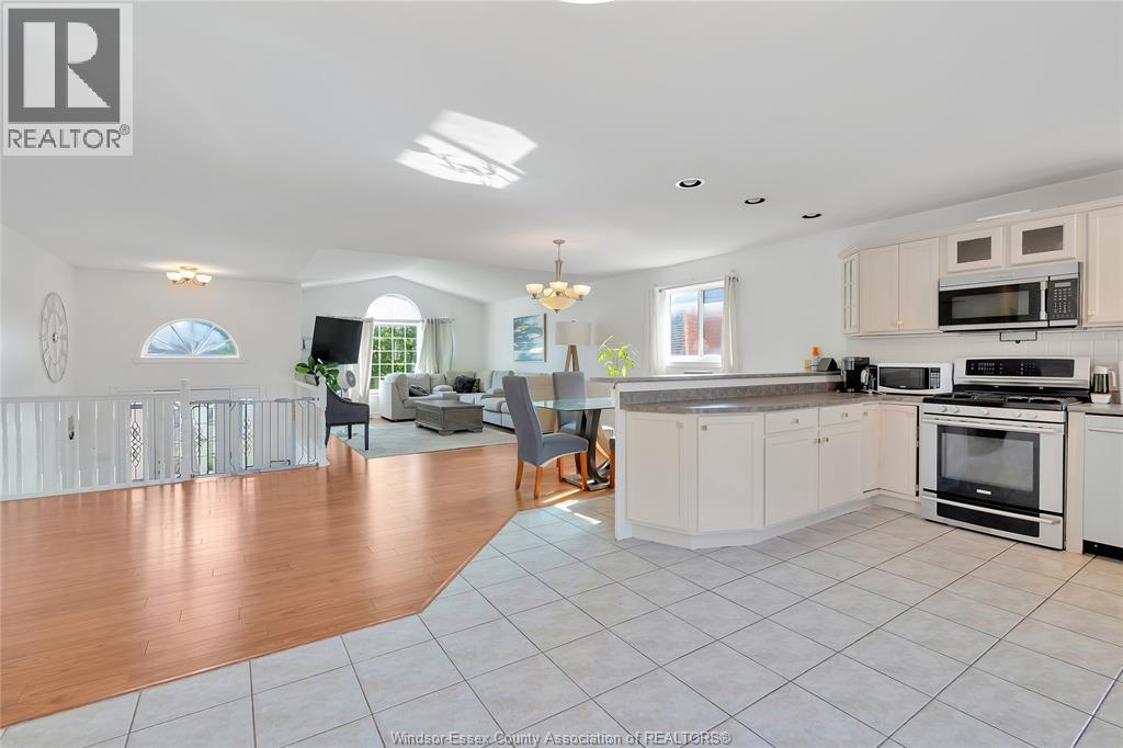 Photo 10 of 1414 Girard Drive, Lakeshore ON