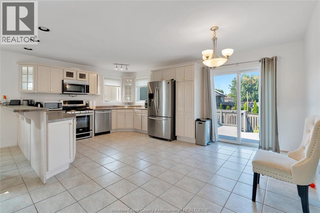 Photo 9 of 1414 Girard Drive, Lakeshore ON