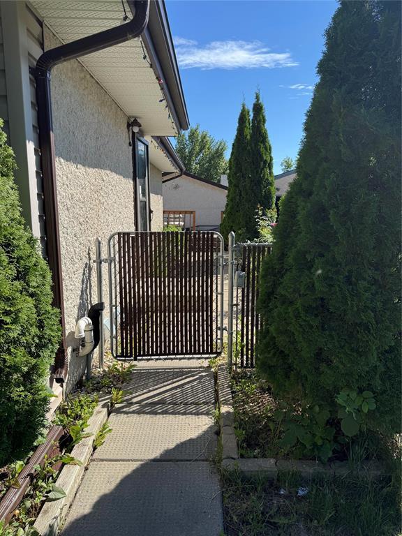 Photo 21 of 26 Leahcrest Crescent, Winnipeg MB