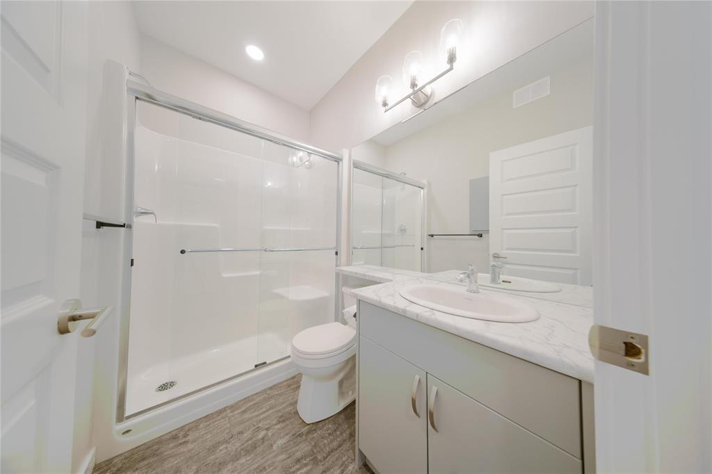 Photo 10 of 320 Crestmont Drive, Winnipeg MB