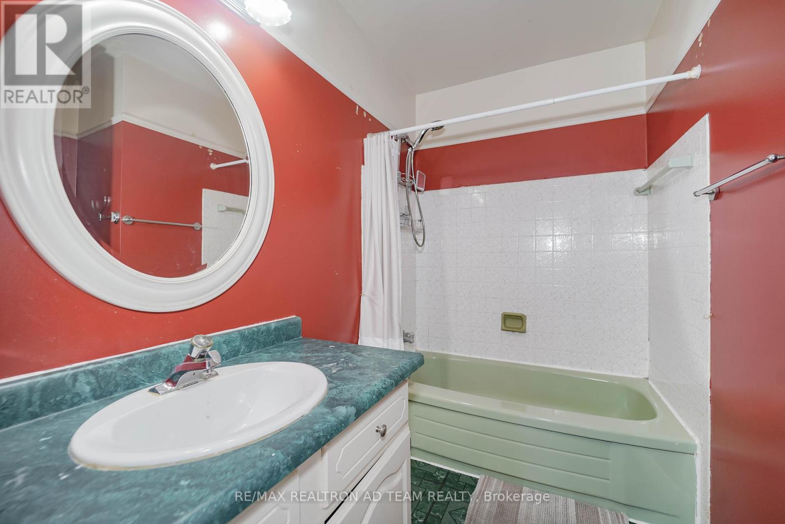 Photo 12 of 20 Little Avenue, Clarington ON