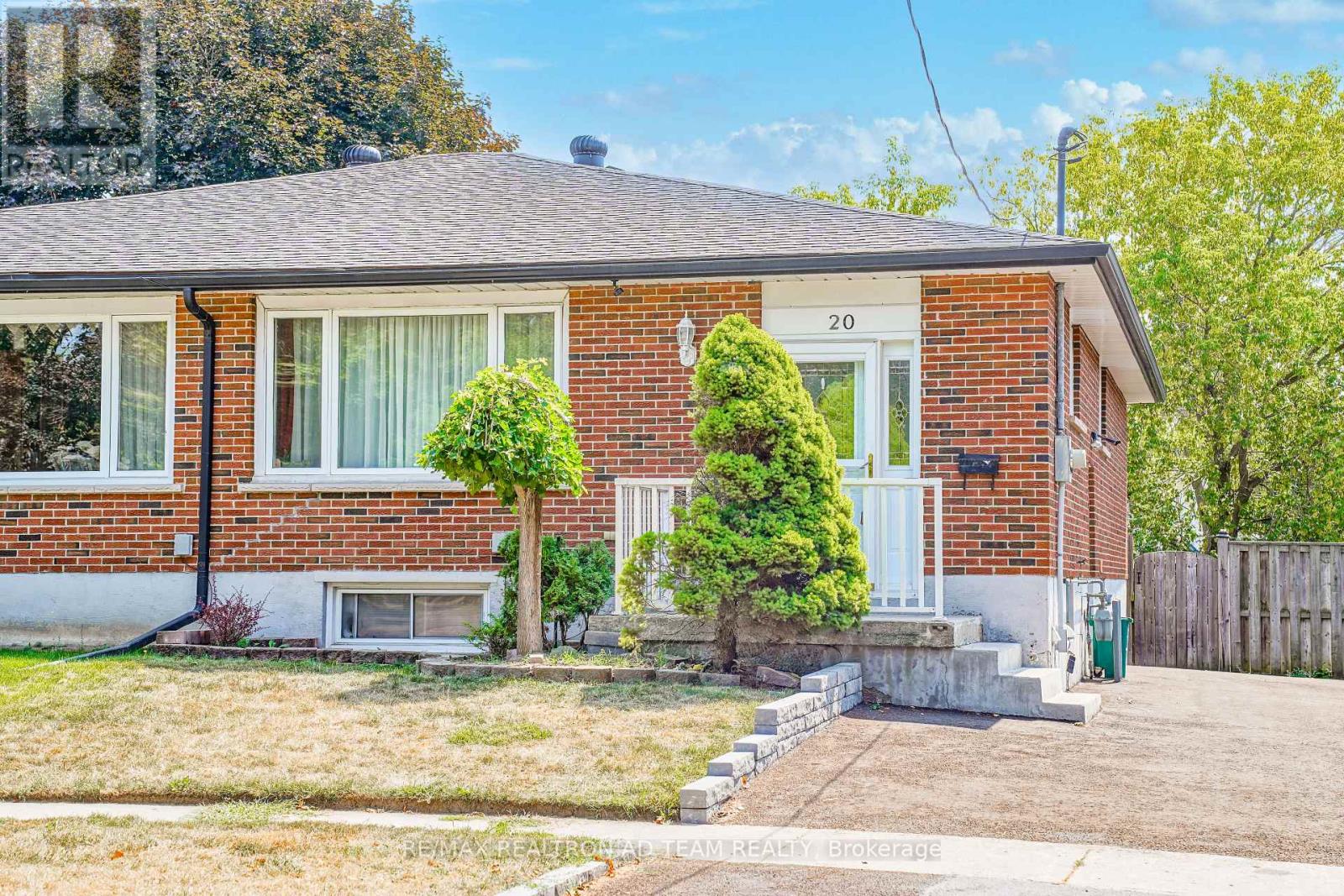 Photo 2 of 20 Little Avenue, Clarington ON