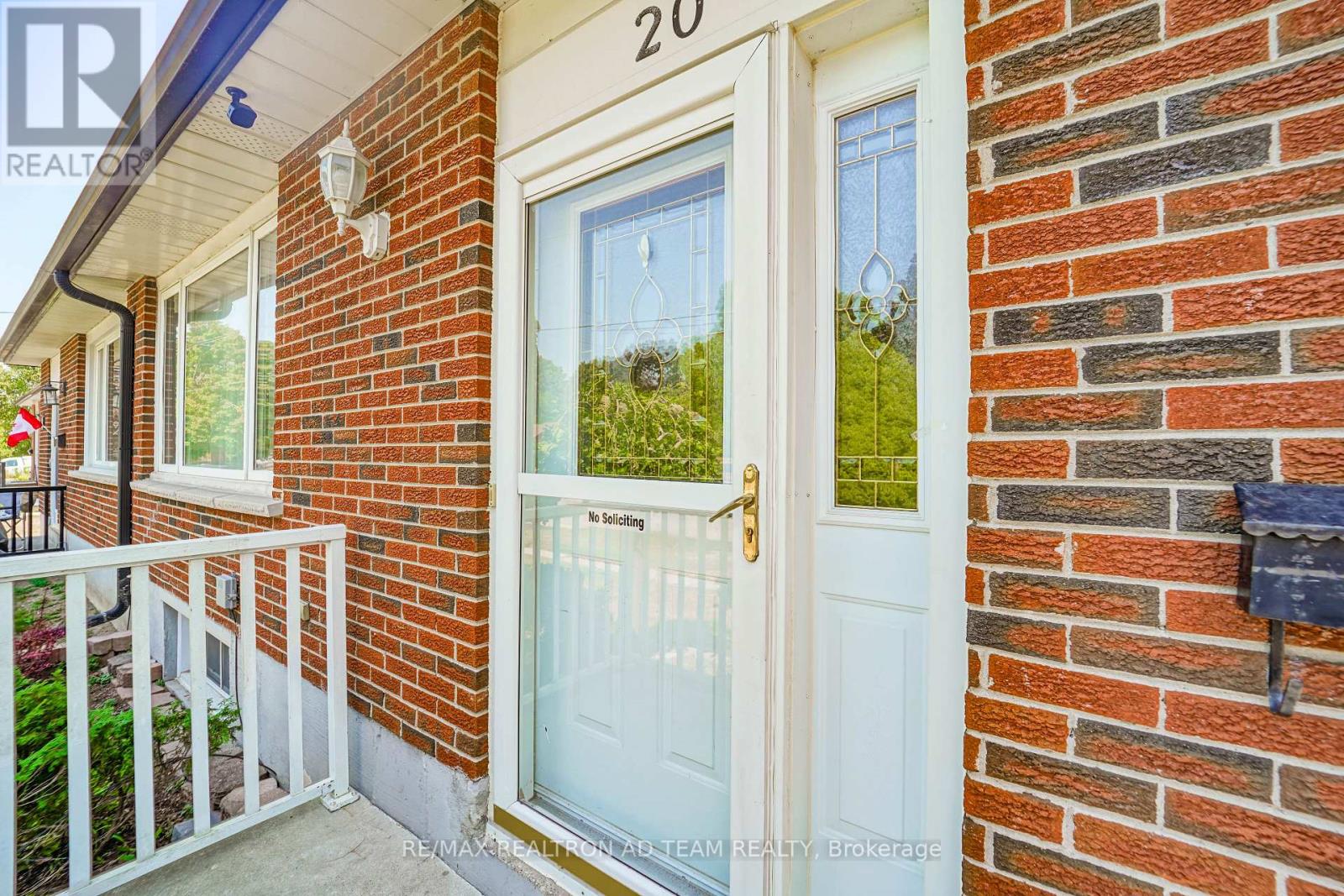 Photo 4 of 20 Little Avenue, Clarington ON