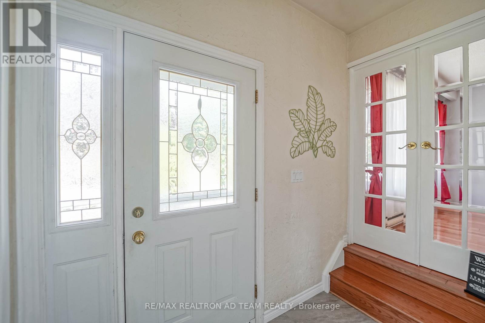 Photo 5 of 20 Little Avenue, Clarington ON