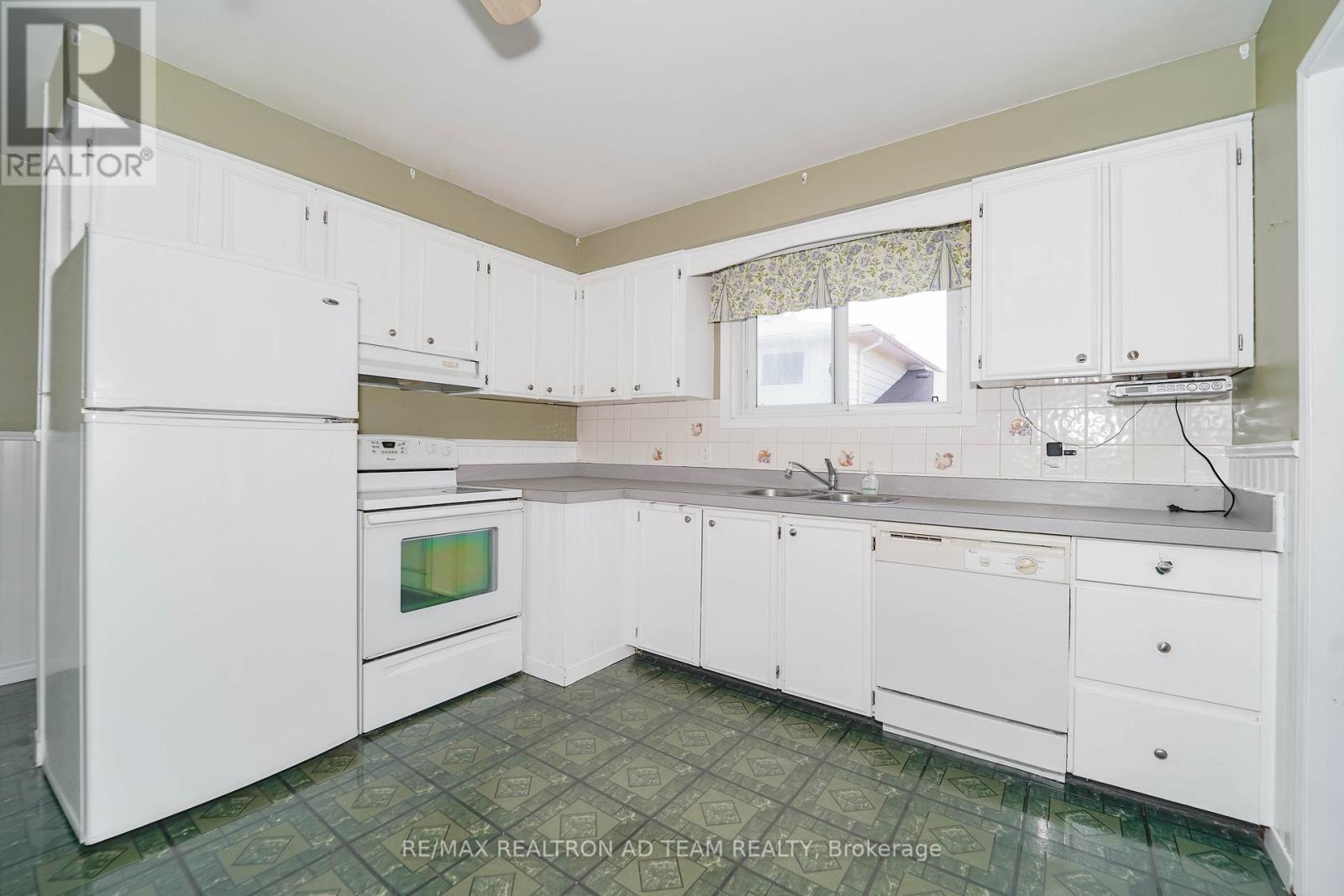 Photo 7 of 20 Little Avenue, Clarington ON