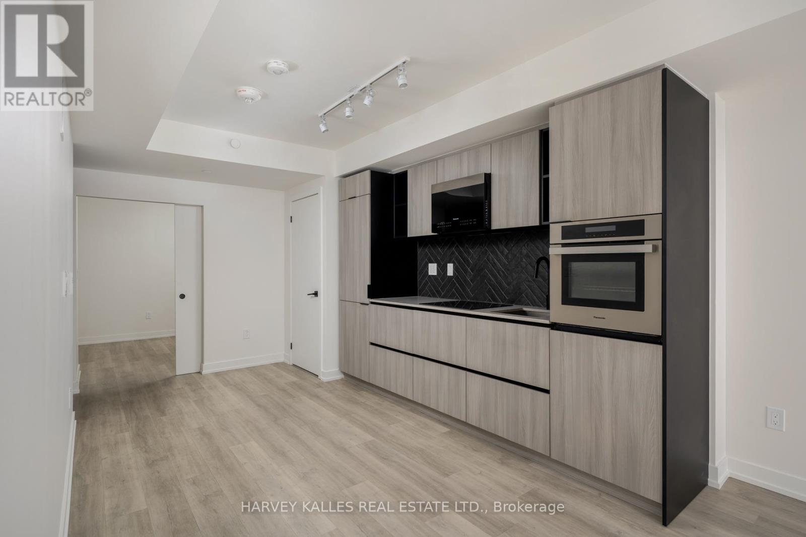 Photo 11 of 507 2 Augusta Avenue, Toronto ON
