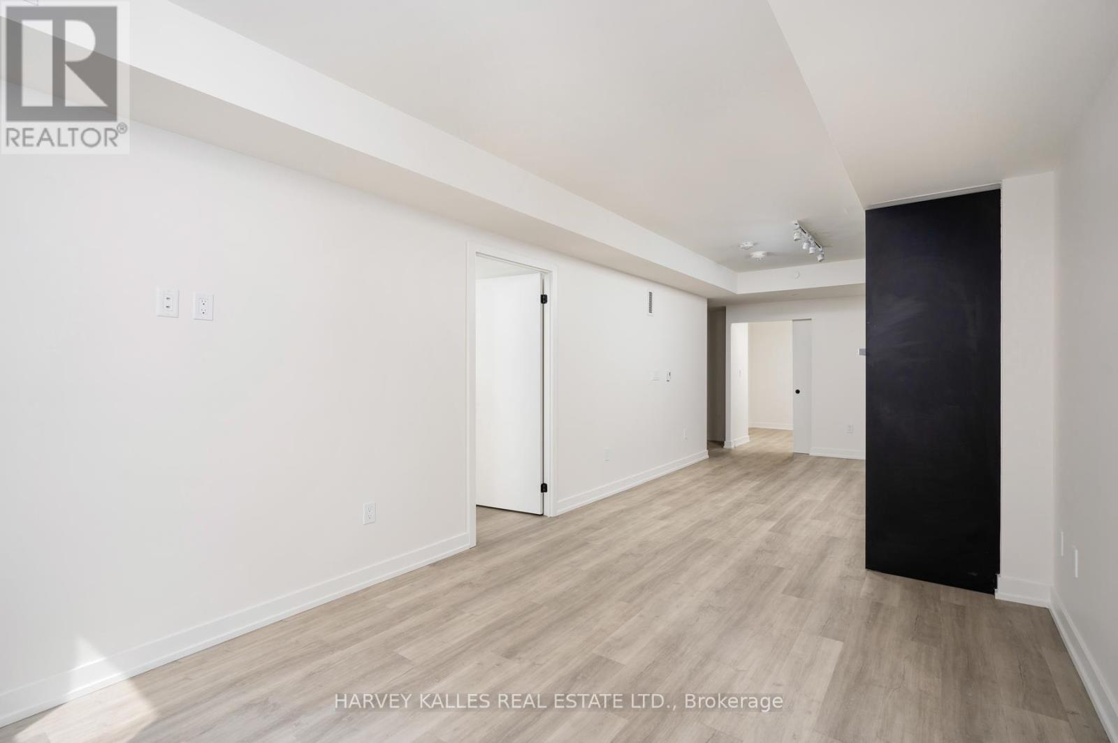 Photo 16 of 507 2 Augusta Avenue, Toronto ON