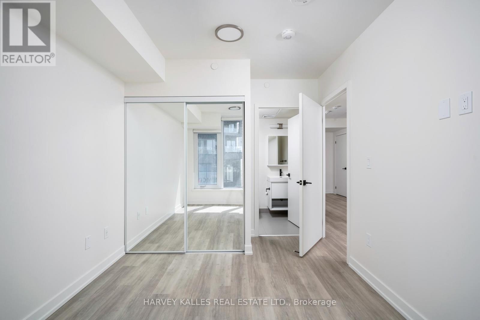 Photo 19 of 507 2 Augusta Avenue, Toronto ON