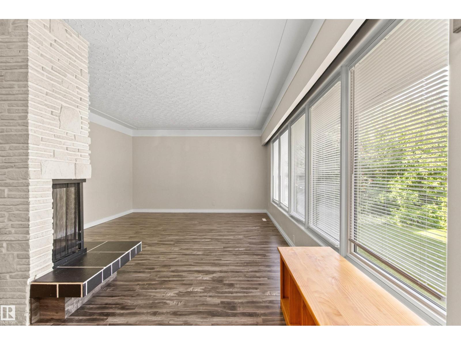 Photo 3 of 11819 75 Av Nw, Edmonton AB
