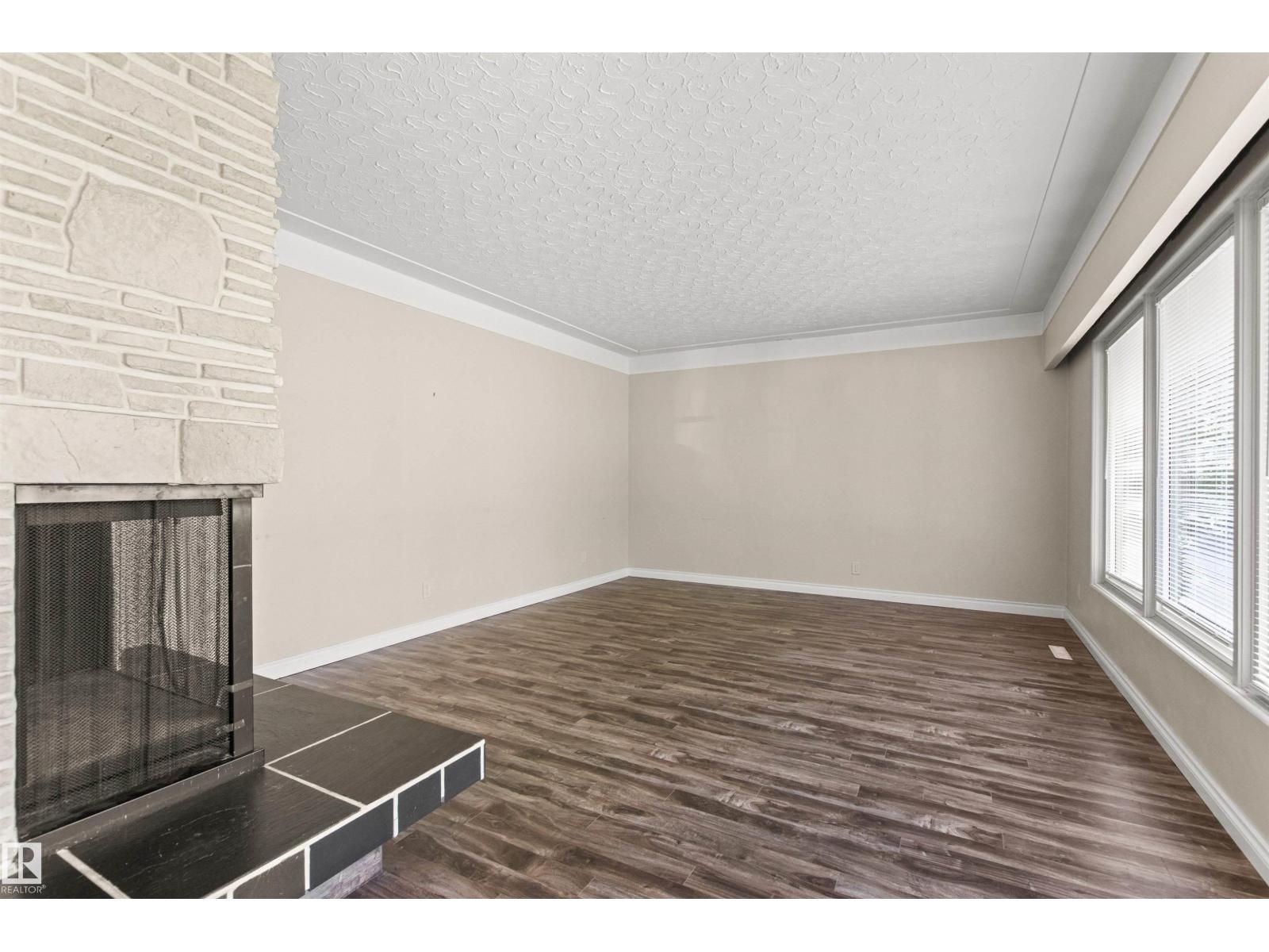 Photo 4 of 11819 75 Av Nw, Edmonton AB