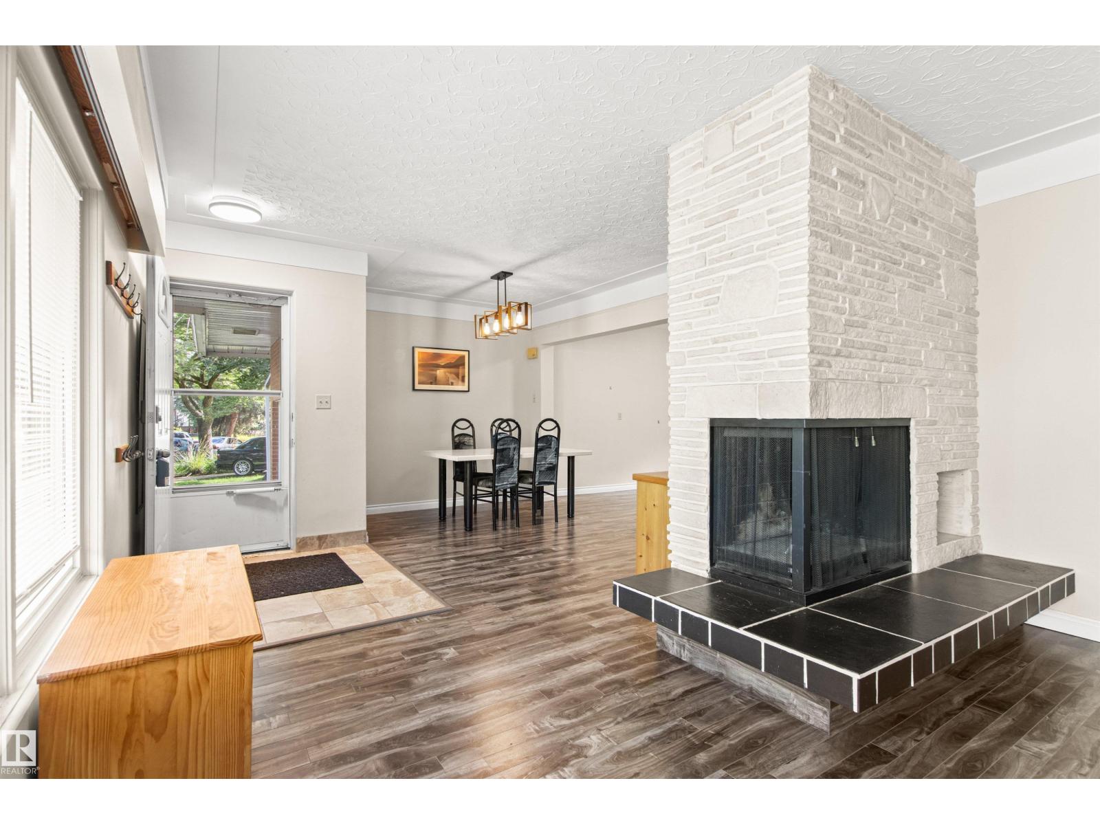 Photo 9 of 11819 75 Av Nw, Edmonton AB