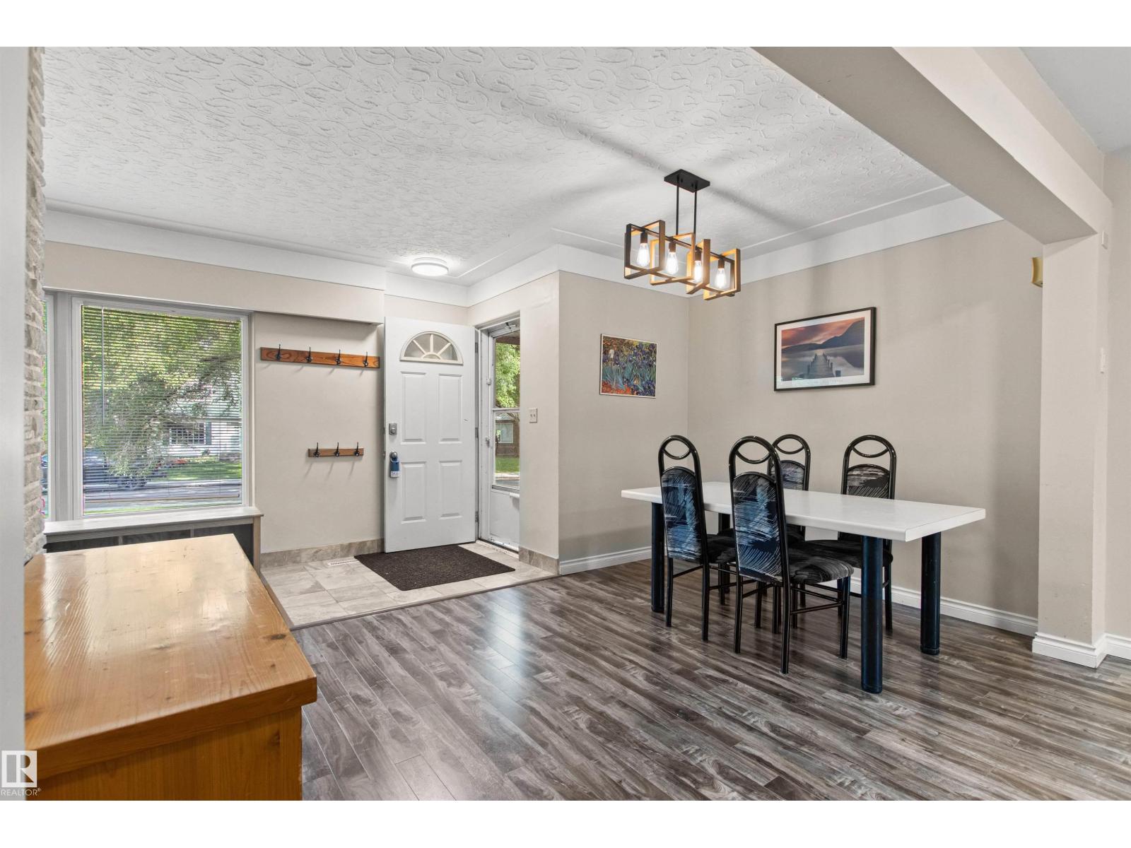 Photo 11 of 11819 75 Av Nw, Edmonton AB