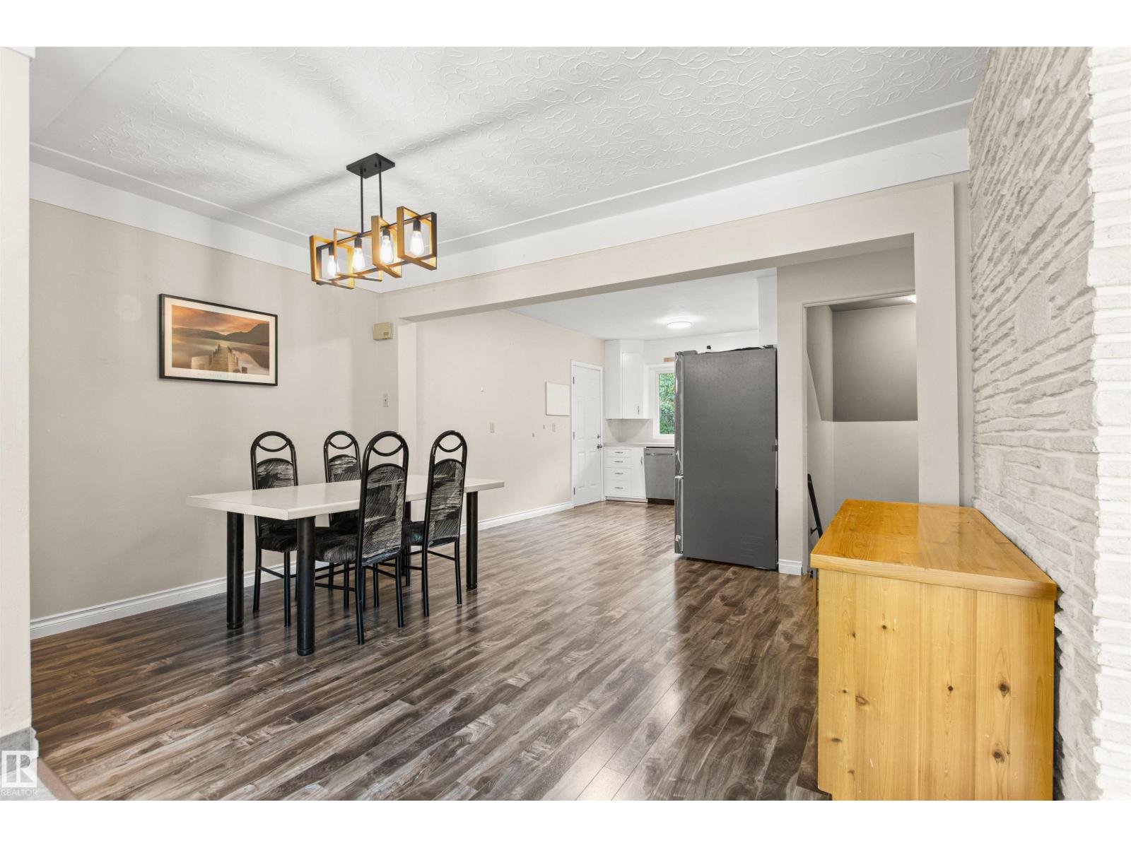 Photo 10 of 11819 75 Av Nw, Edmonton AB