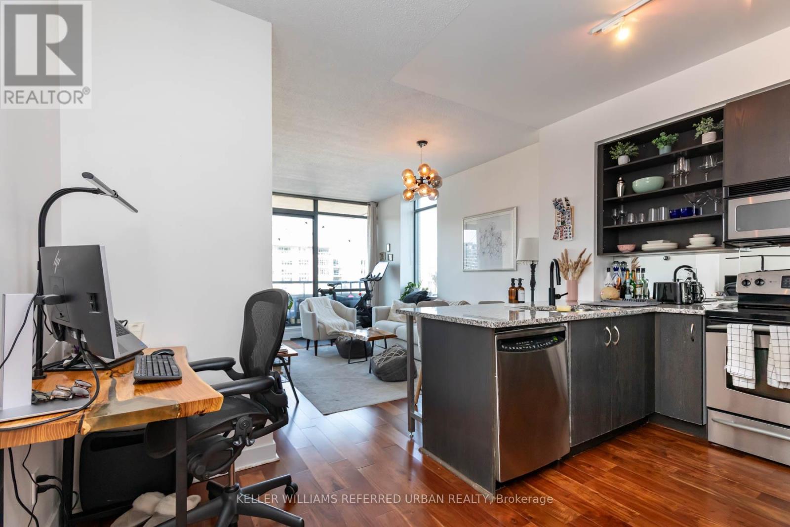 Photo 10 of 905 438 King Street W, Toronto ON
