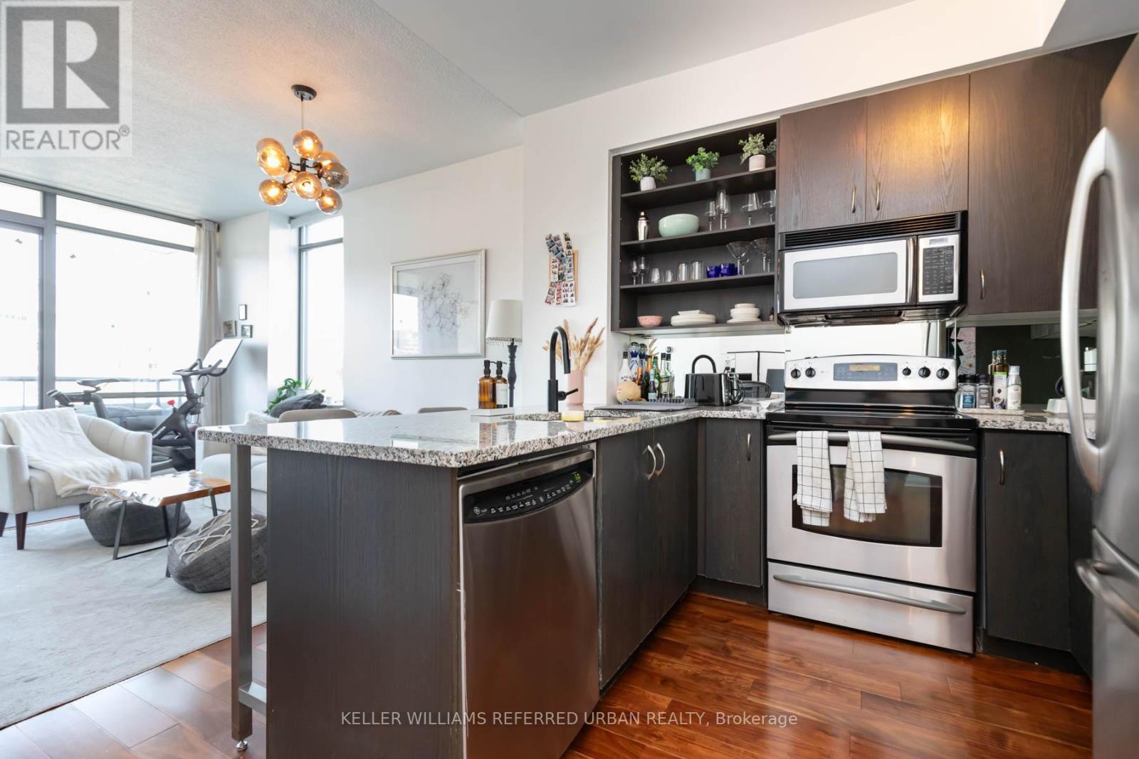 Photo 6 of 905 438 King Street W, Toronto ON