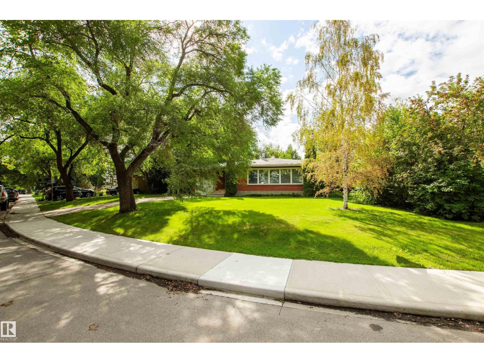 Photo 69 of 11819 75 Av Nw, Edmonton AB