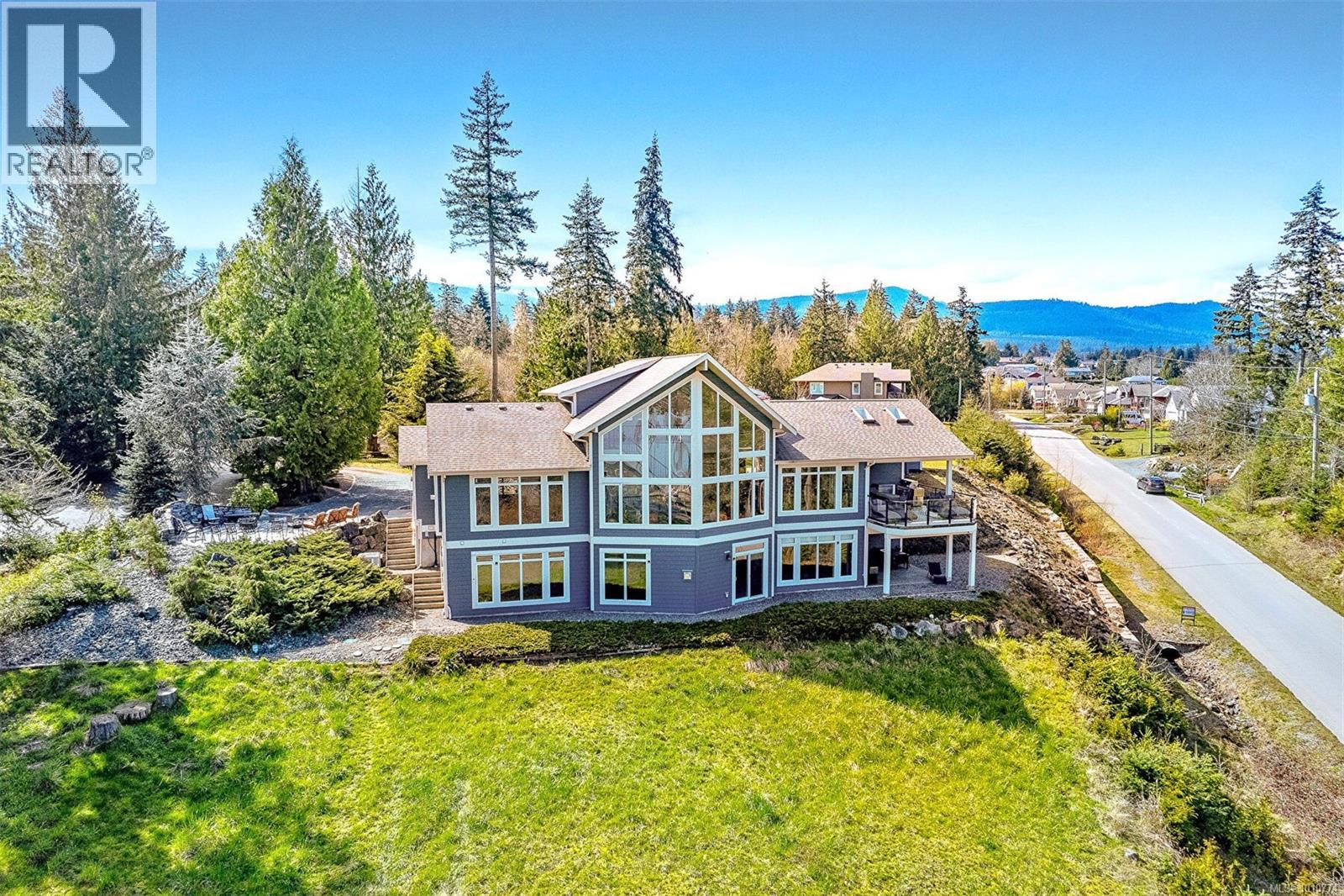 Photo 5 of 10801 Guilbride Dr, Ladysmith BC