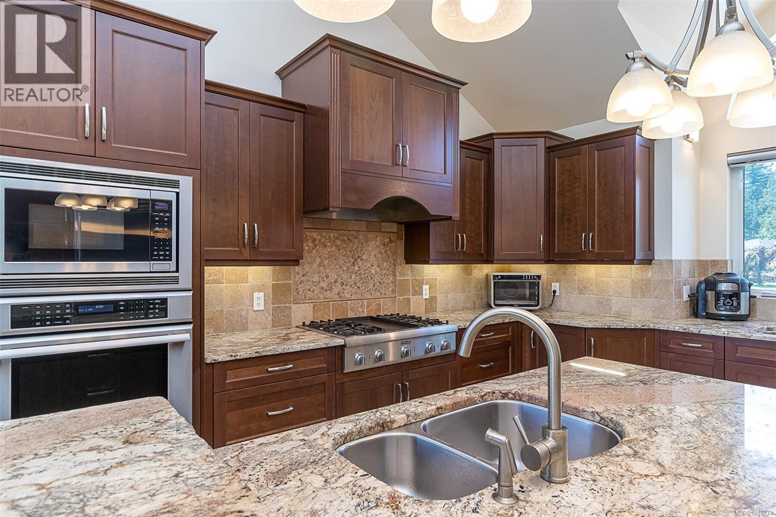 Photo 24 of 10801 Guilbride Dr, Ladysmith BC