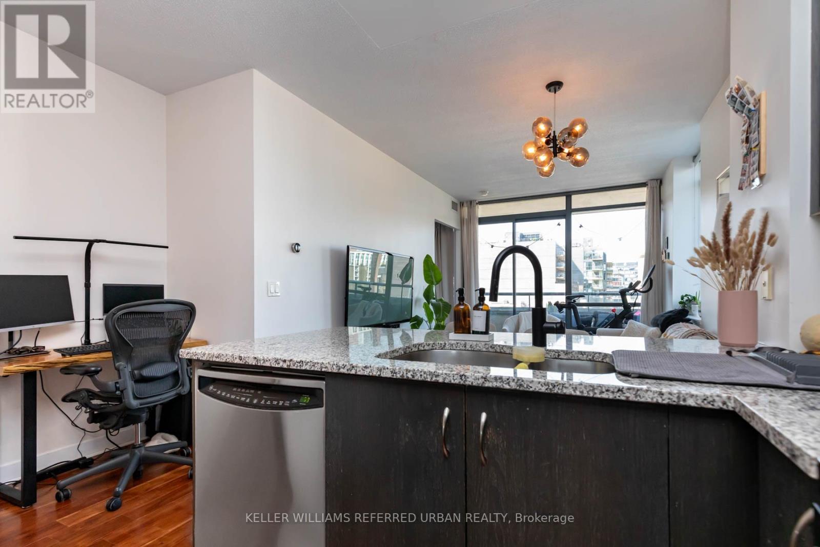Photo 8 of 905 438 King Street W, Toronto ON