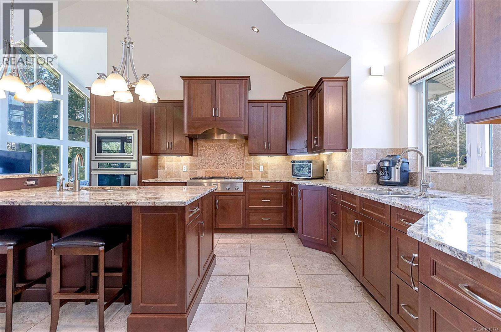 Photo 22 of 10801 Guilbride Dr, Ladysmith BC