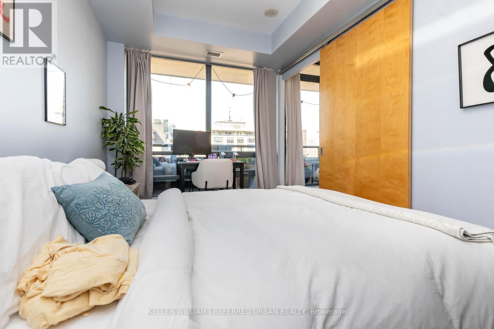 Photo 15 of 905 438 King Street W, Toronto ON