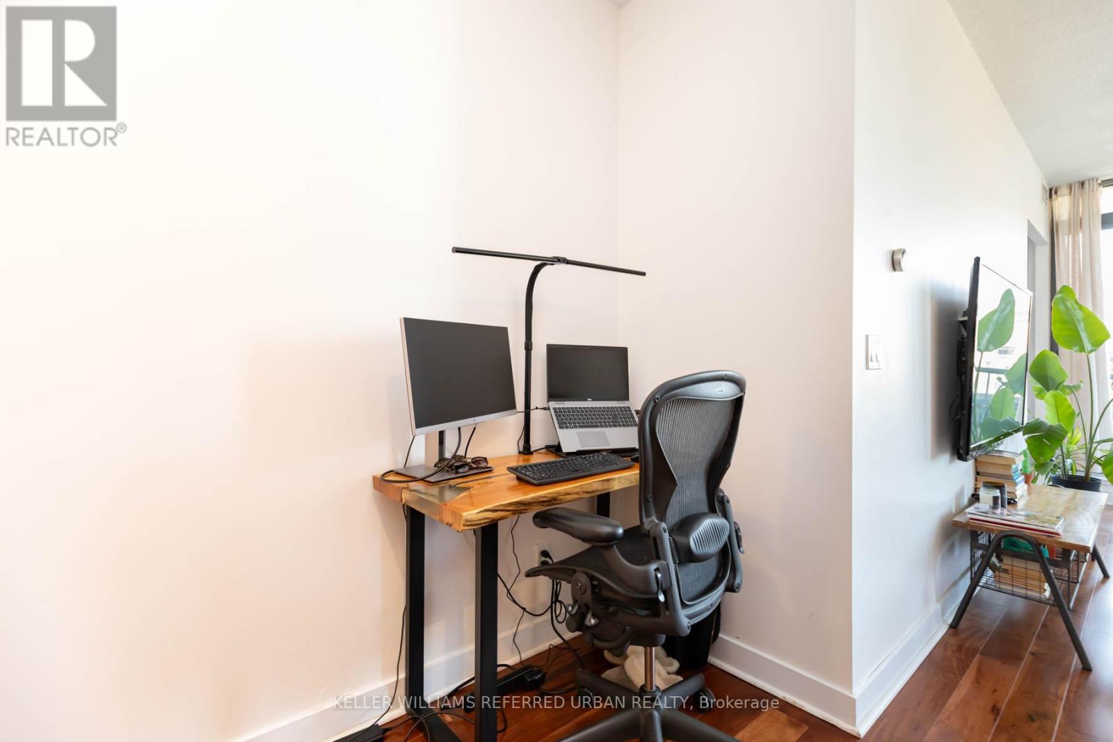 Photo 11 of 905 438 King Street W, Toronto ON