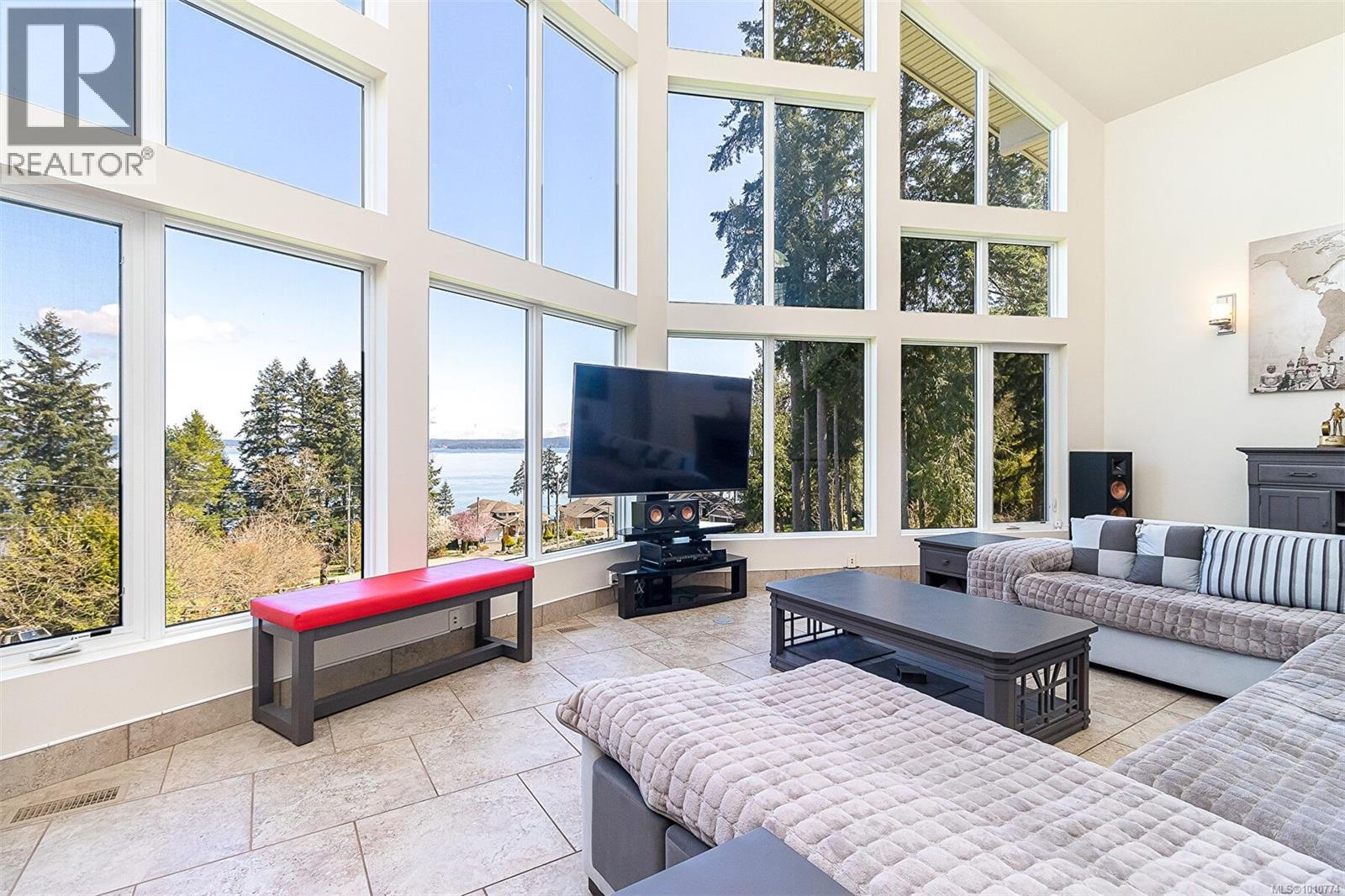 Photo 12 of 10801 Guilbride Dr, Ladysmith BC