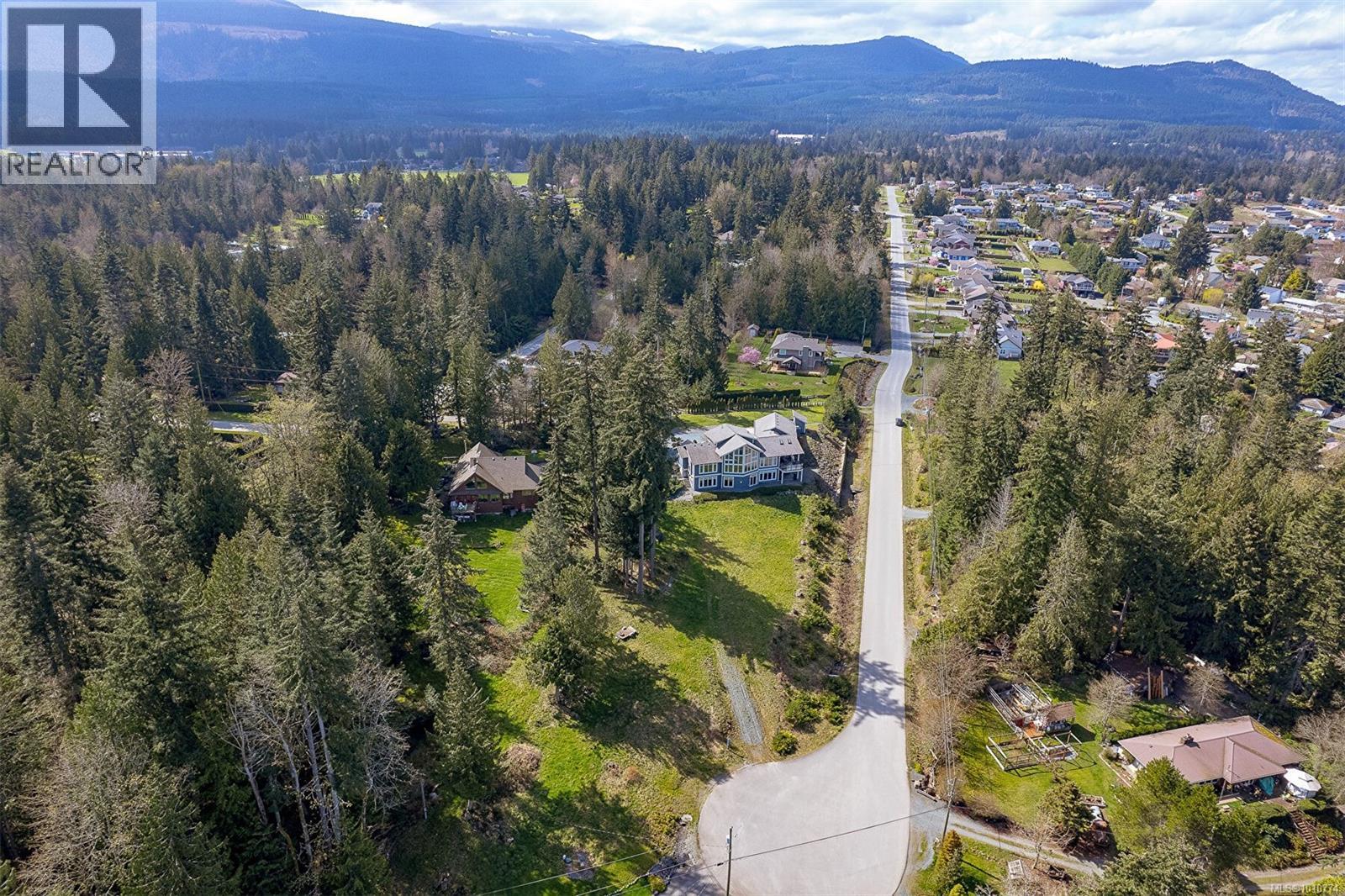 Photo 8 of 10801 Guilbride Dr, Ladysmith BC
