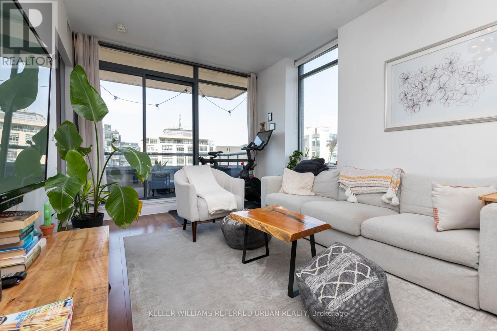 Photo 3 of 905 438 King Street W, Toronto ON
